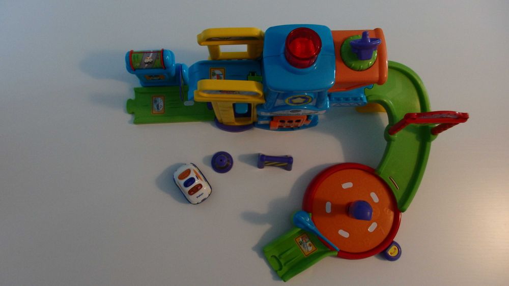Vtech Tut Tut autka posterunek policji garaż 61073