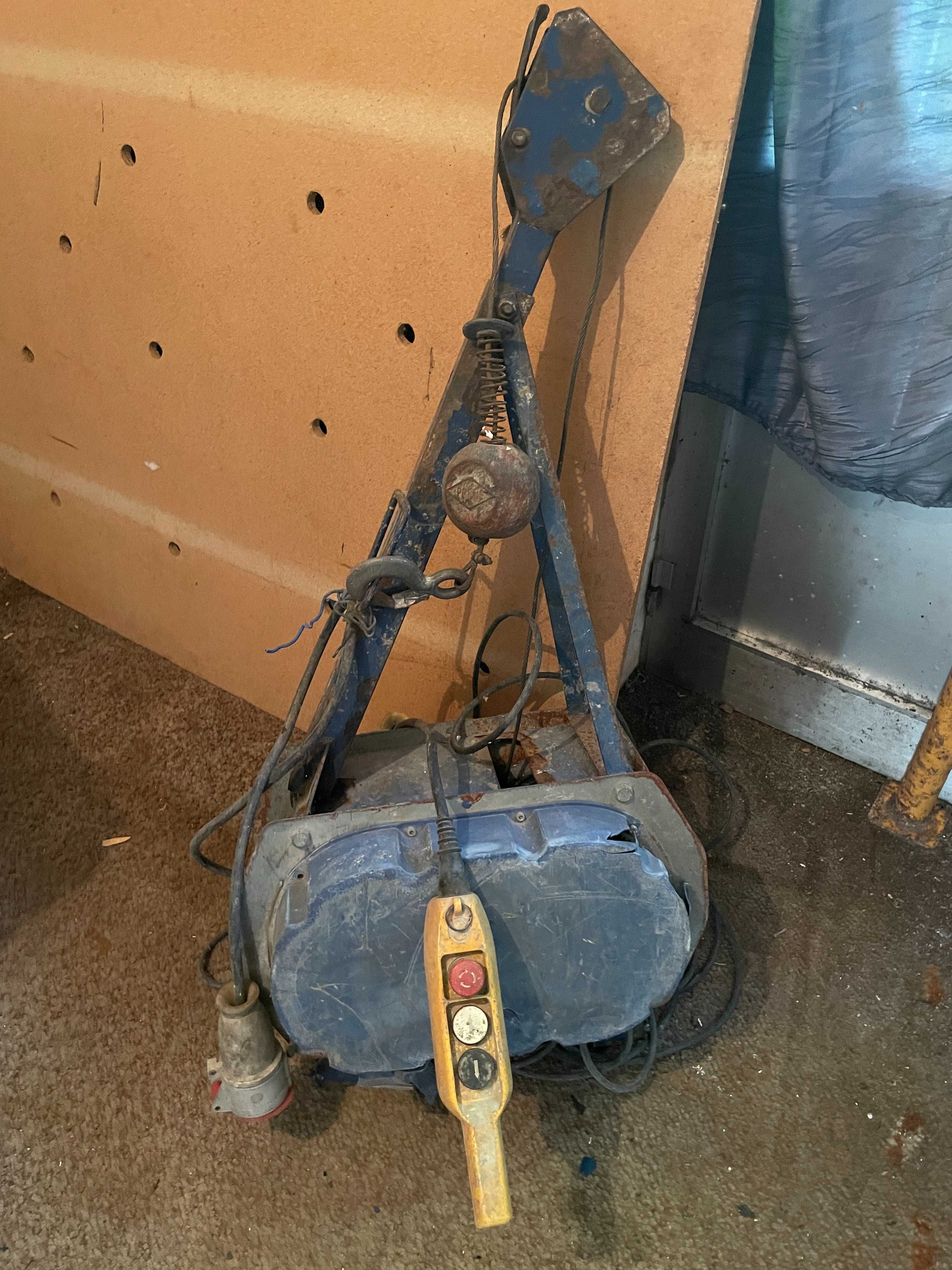 Elevador/grua/guincho 300kg max