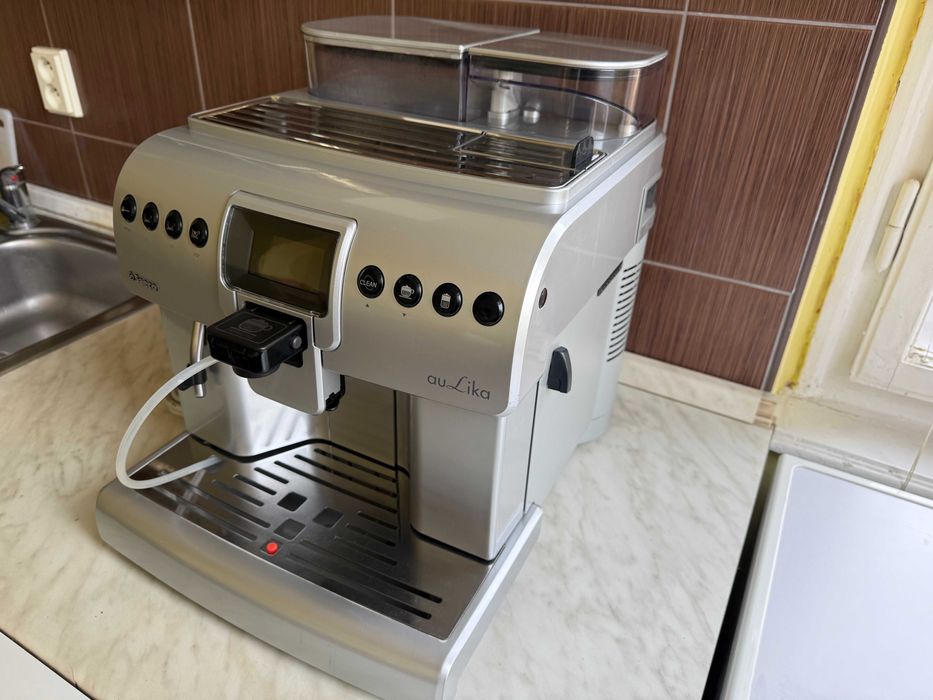 Професійна кавомашина SAECO Aulika Focus (SUP040)