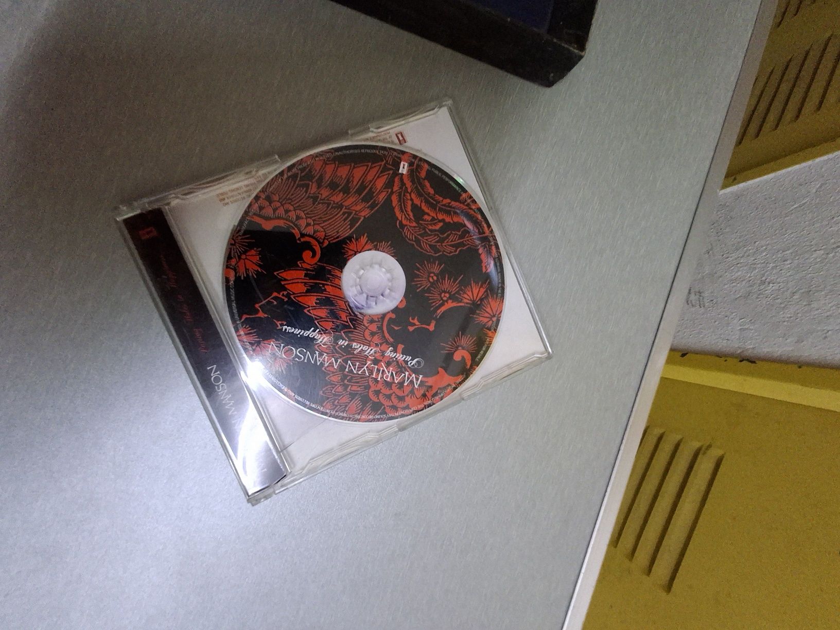 Cd marilyn manson putting holes in happiness