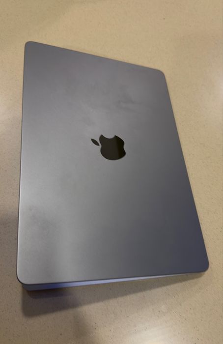 Macbook m2/8gb/256gb/como novo