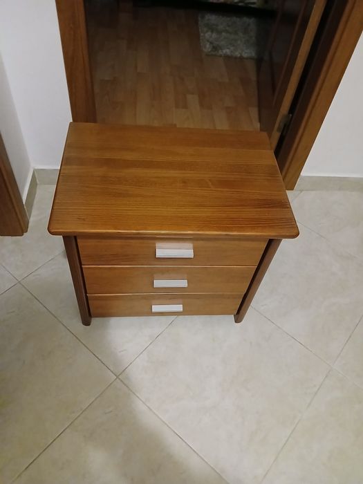 Mobiliário , mesa de cabeceira ou camiseiro