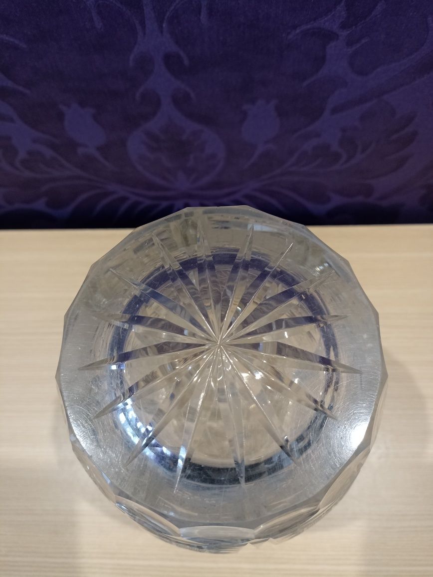 Duży wazon kryształowy z czasów PRL-U