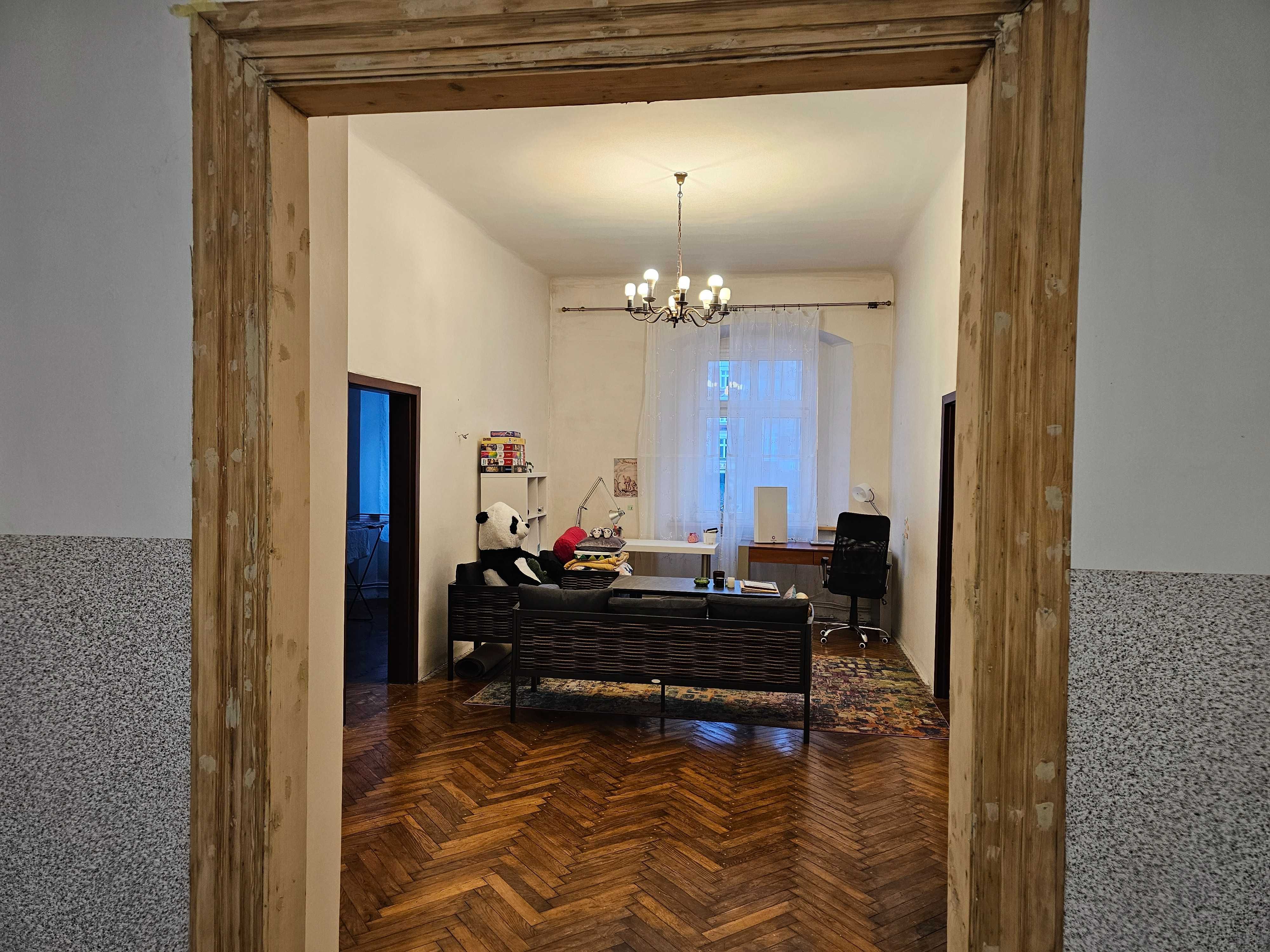 Stary parkiet z duszą historii – ok. 50 m² – tylko 1000 zł!