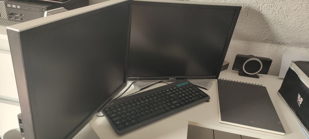 Sprzedam komputer plus dwa monitory