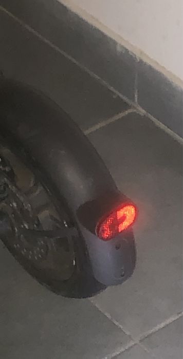 Електросамокат Xiaomi Essential;причина прожажу хочу новий купити