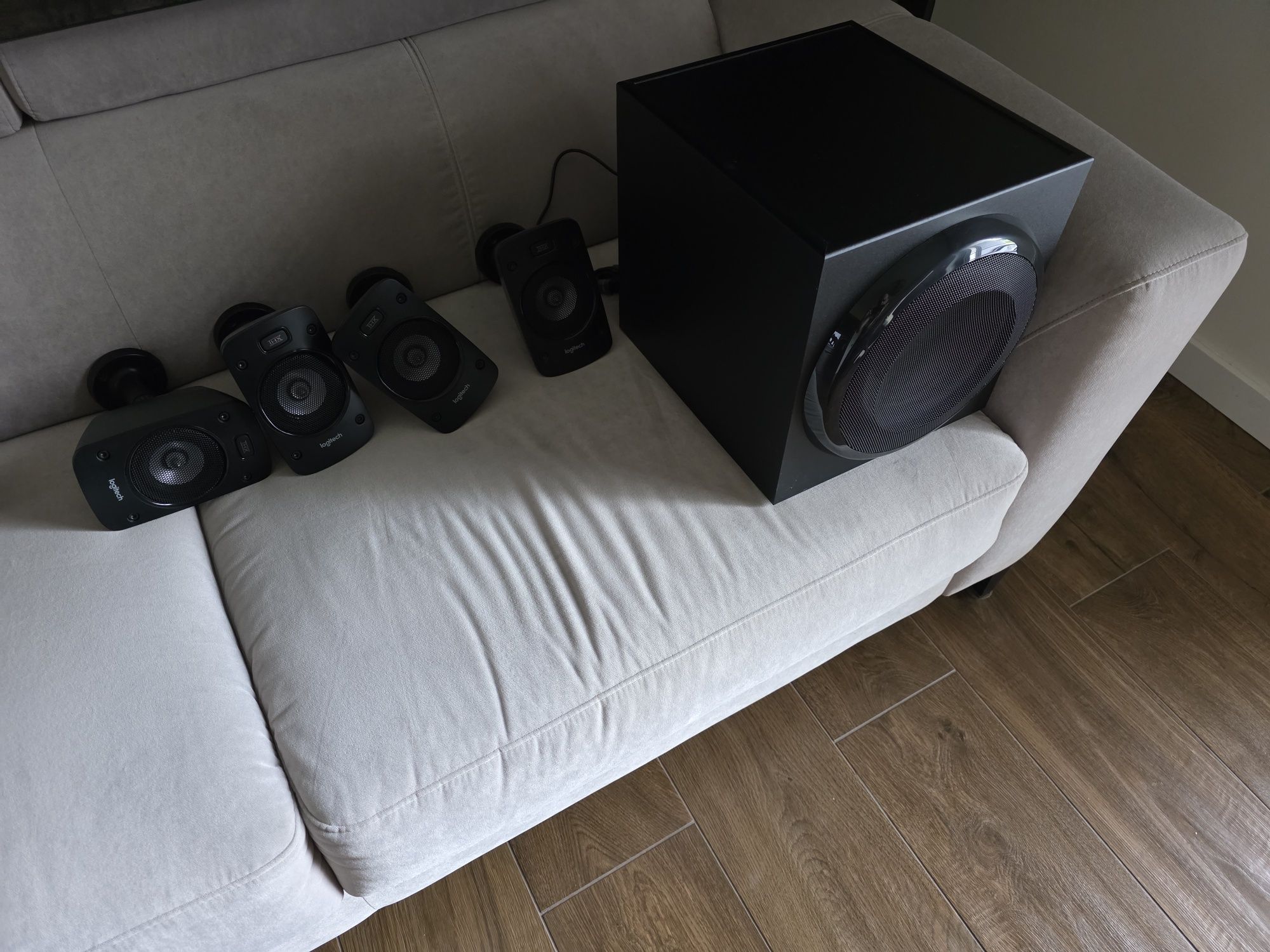 Sprzedam Zestaw głośników Z906 Logitech.