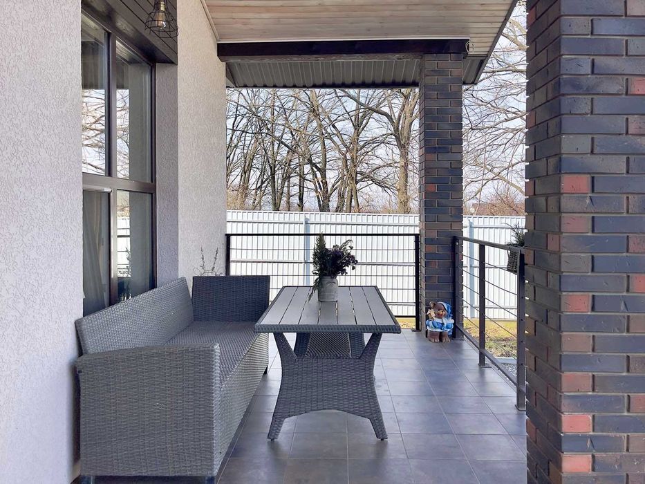 Продам стильный новый дом на  Роменской.