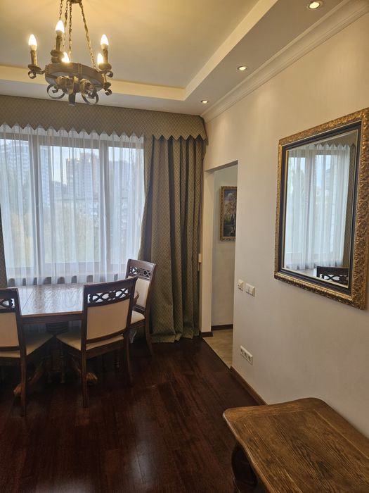 Центр Оренда 2к квартири метро Печерська бульвар Лесі Українки 24