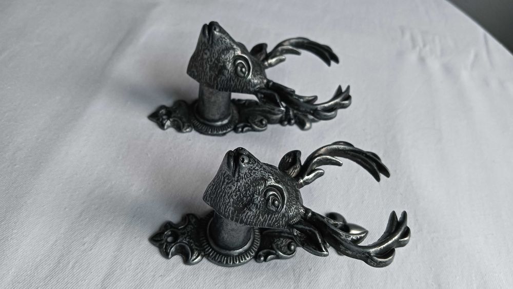 Stary komplet wieszaków na broń - motyw myśliwski