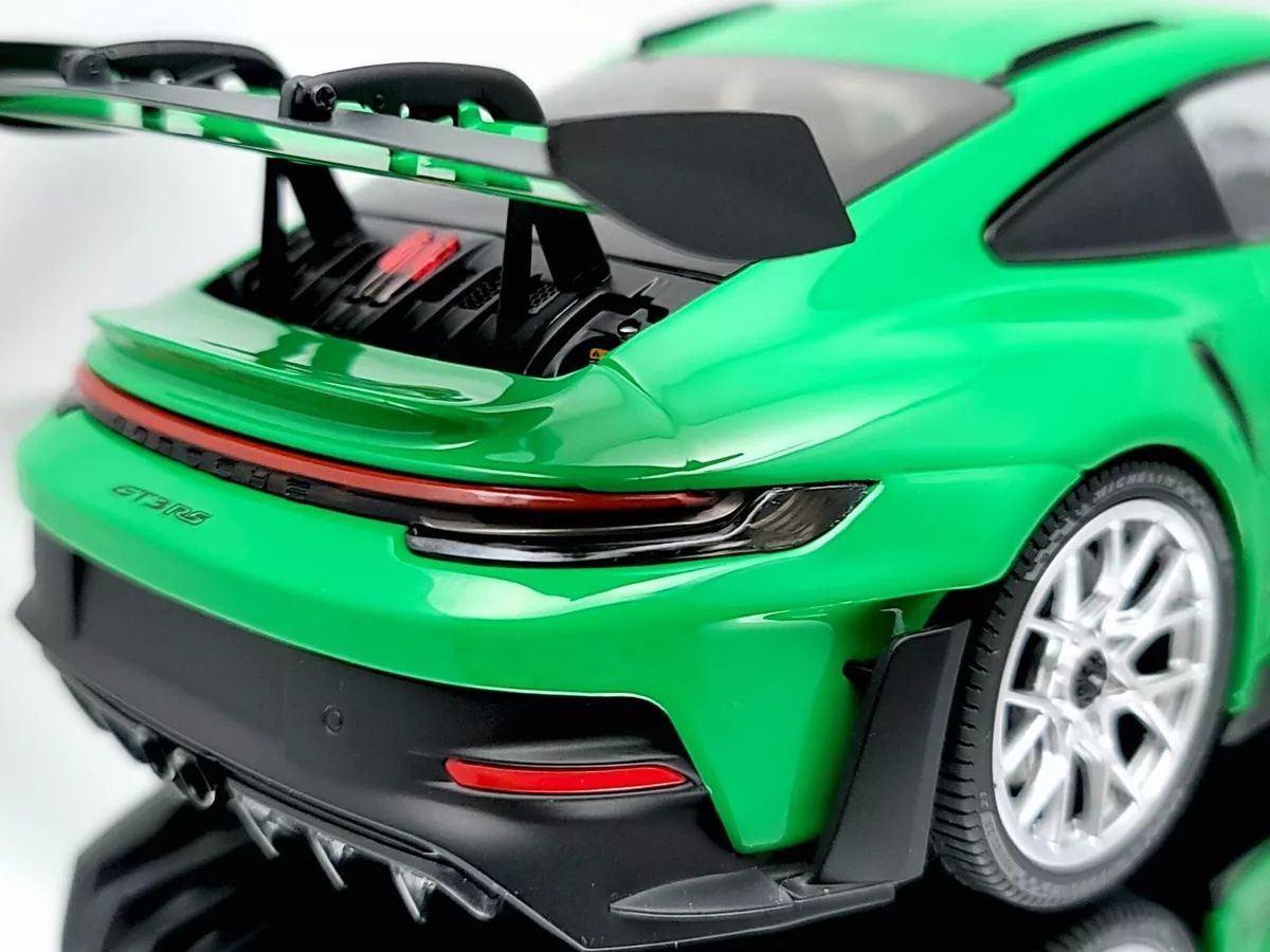 Minichamps 1:18 porsche 911 (992) GT3 RS ano 2023