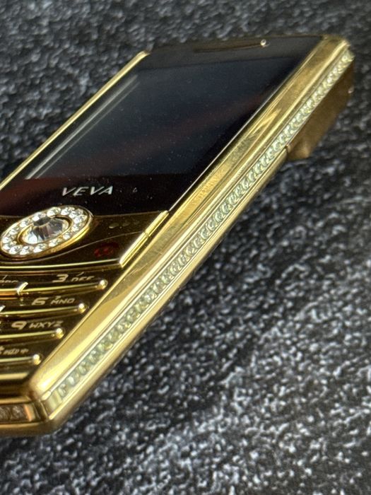 Kolekcjonerski złoty telefon veva