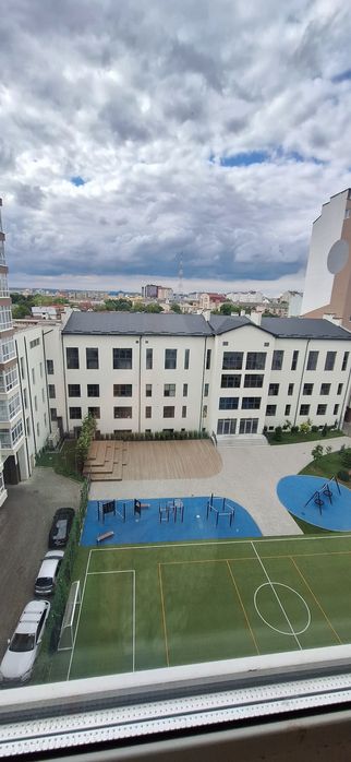 Продаж.Видова здана 3-кімнатна квартира в центрі міста