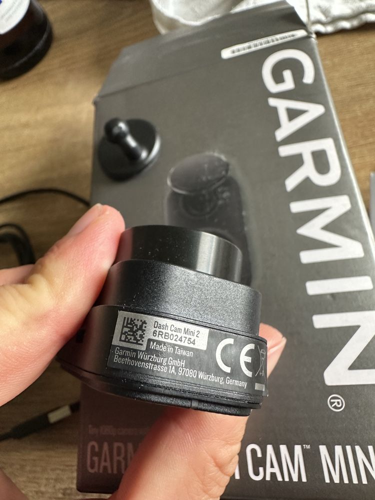 Wideorejestrator Garmin Dash Cam Mini 2 + karta microSD