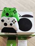 Xbox Series S 512 GB dwa pady stacja ładująca | kupiona 12 2023