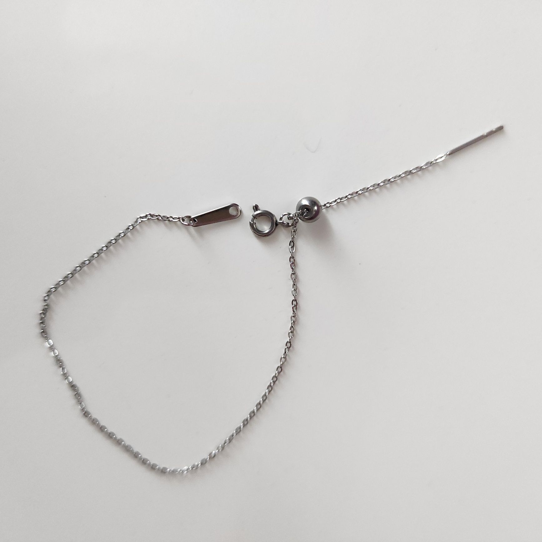 Delikatna minimalistyczna bransoletka w kolorze srebrnym, nowa