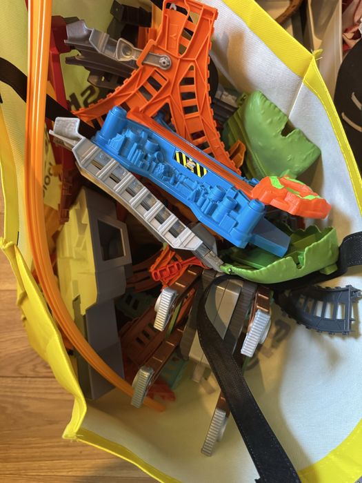 Hot wheels garaż, laweta, wyrzutnia, tory, autka