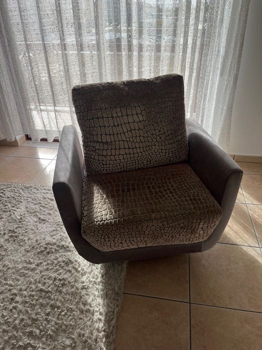 Vende-se mobília de sala de estar e jantar