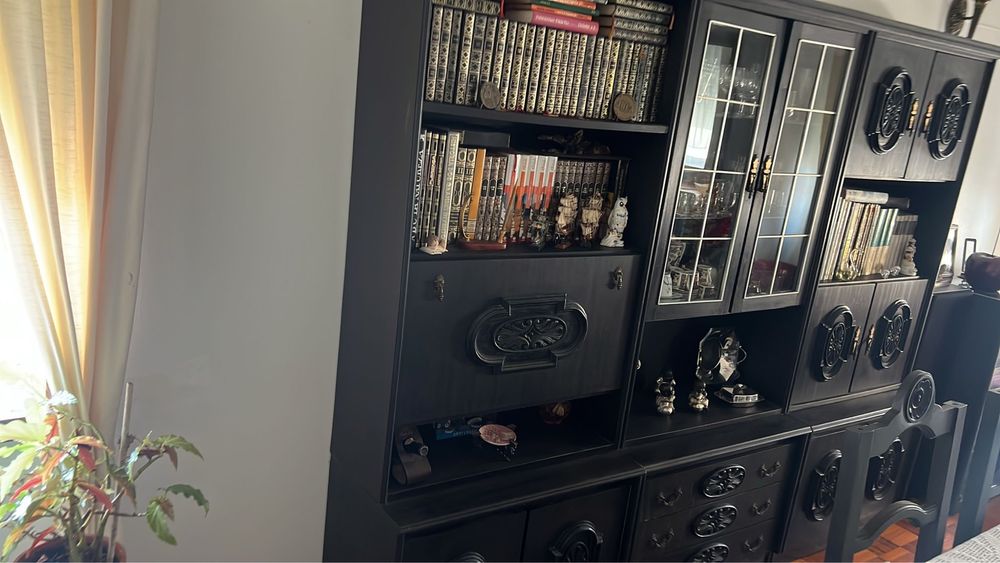 Conjunto de Mesa + 6 Cadeiras + Móvel em Madeira Maciça
