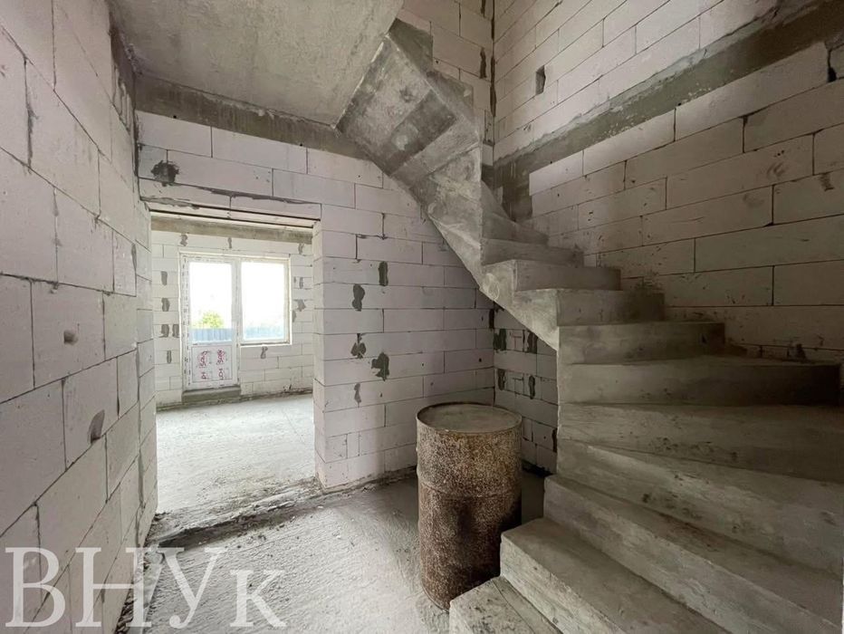 Продається котедж неподалік Тернополя