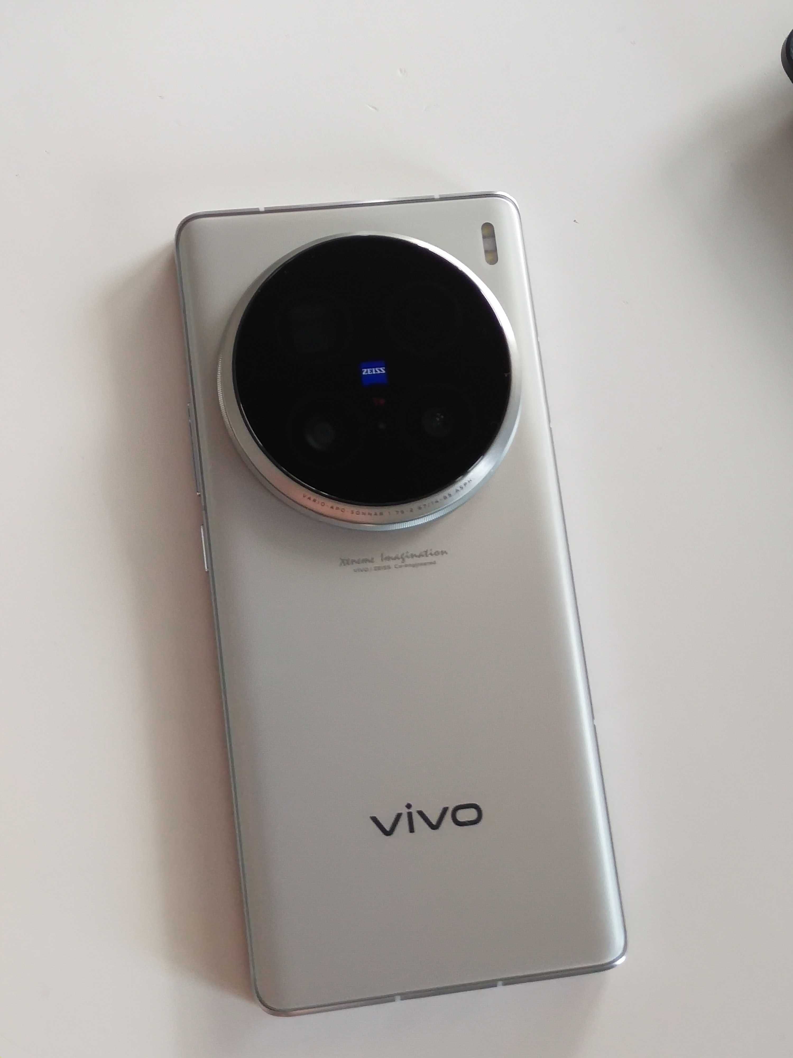 Vivo X100 Ultra w idealnym stanie