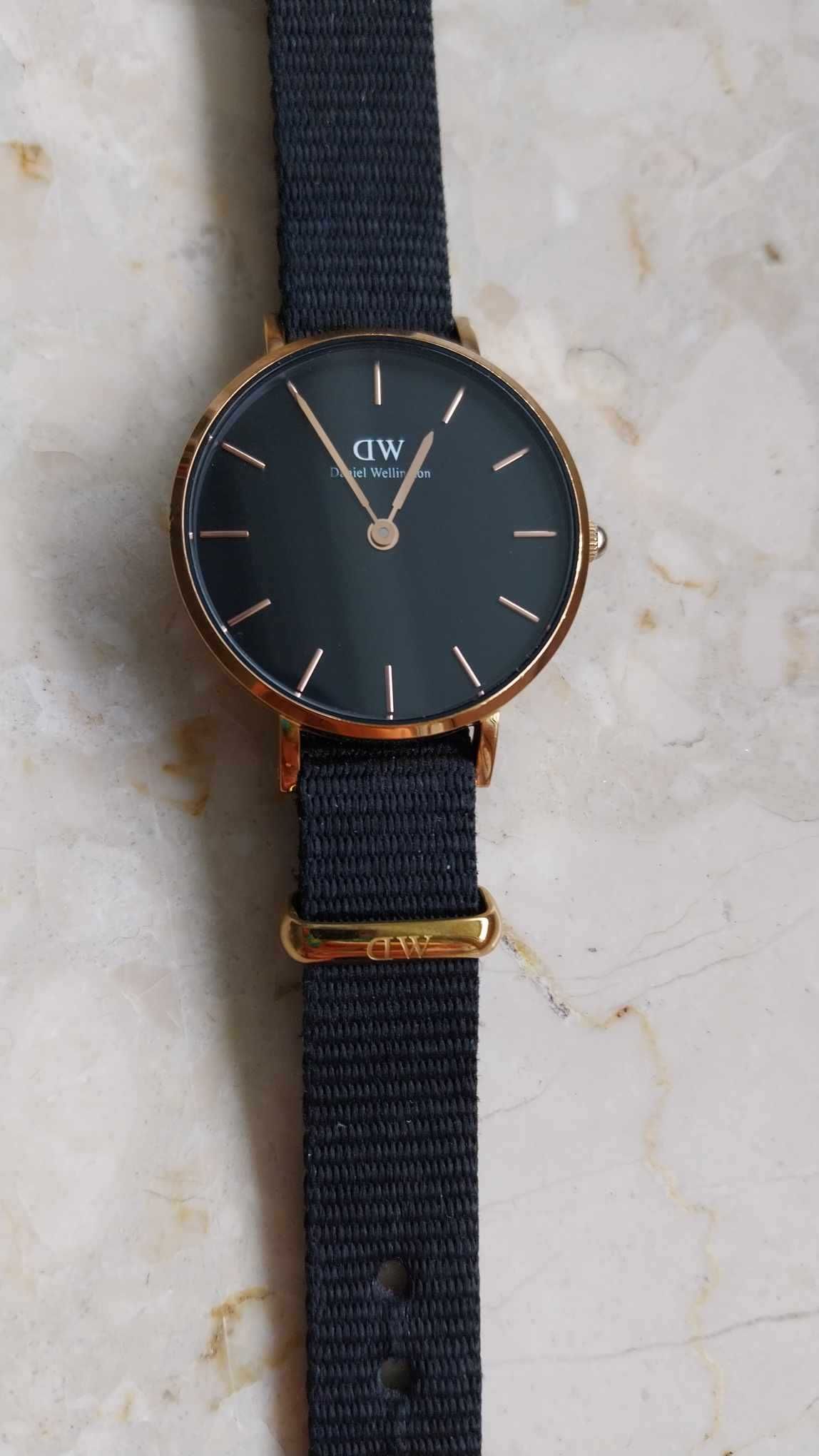 Czarny zegarek damski Daniel Wellington