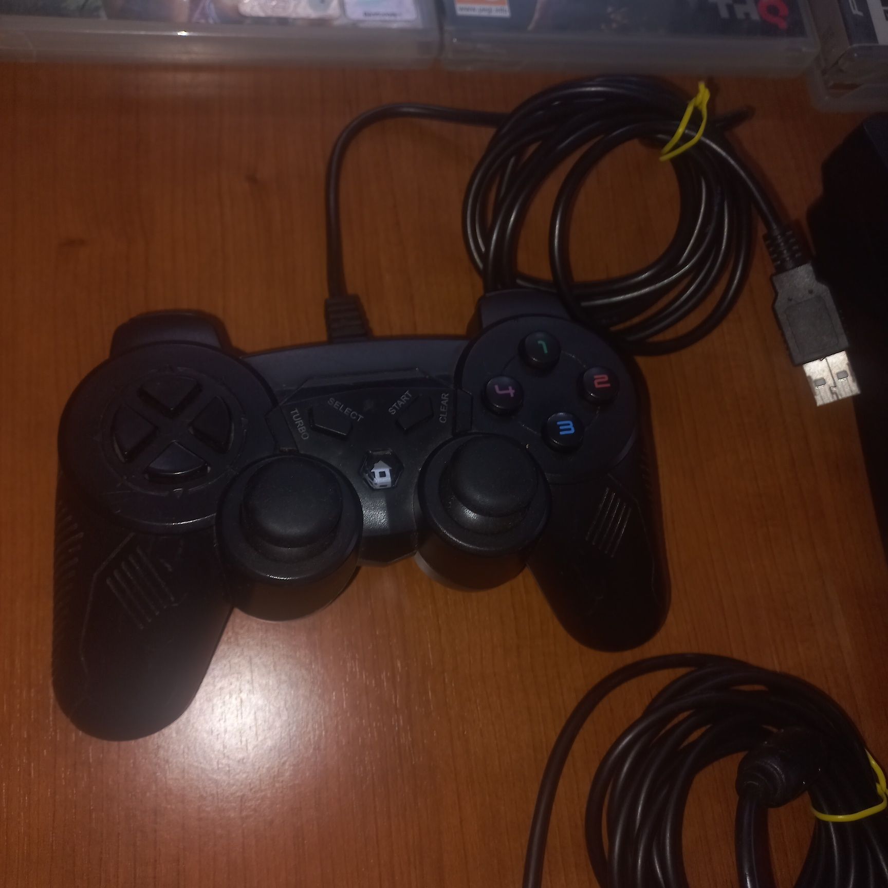 PS3 + 2 Comandos + 5 jogos