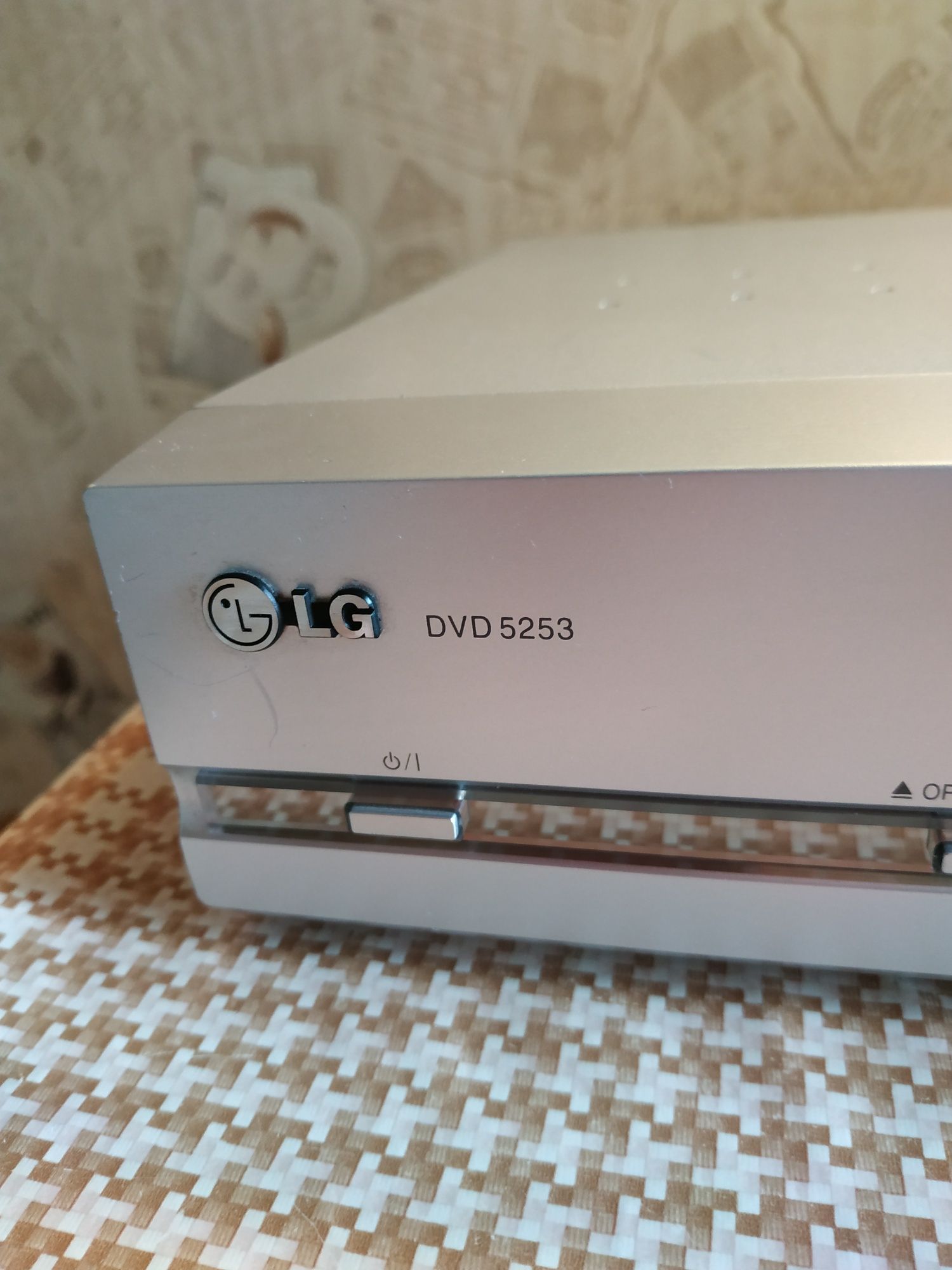 Проигрыватель DVD LG 5253