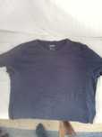T-shirt azul escura