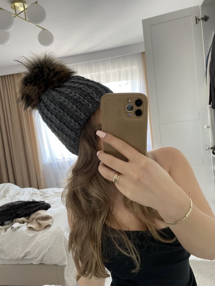 Wełniana czapka zimowa naturalny jenot pompon szara