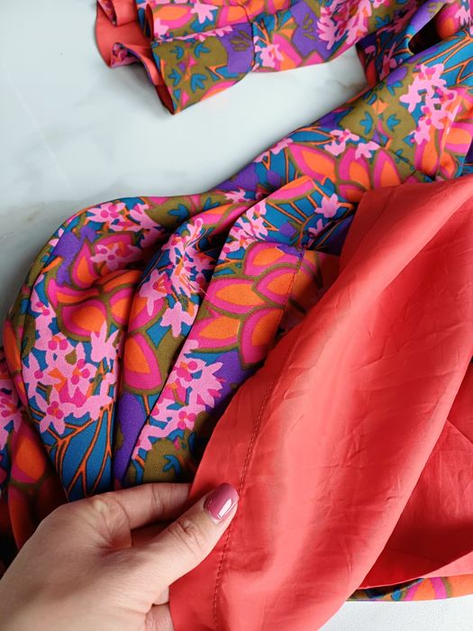 Sukienka w kwiaty kwiatki kolorowa wiosenna falbanki M 38