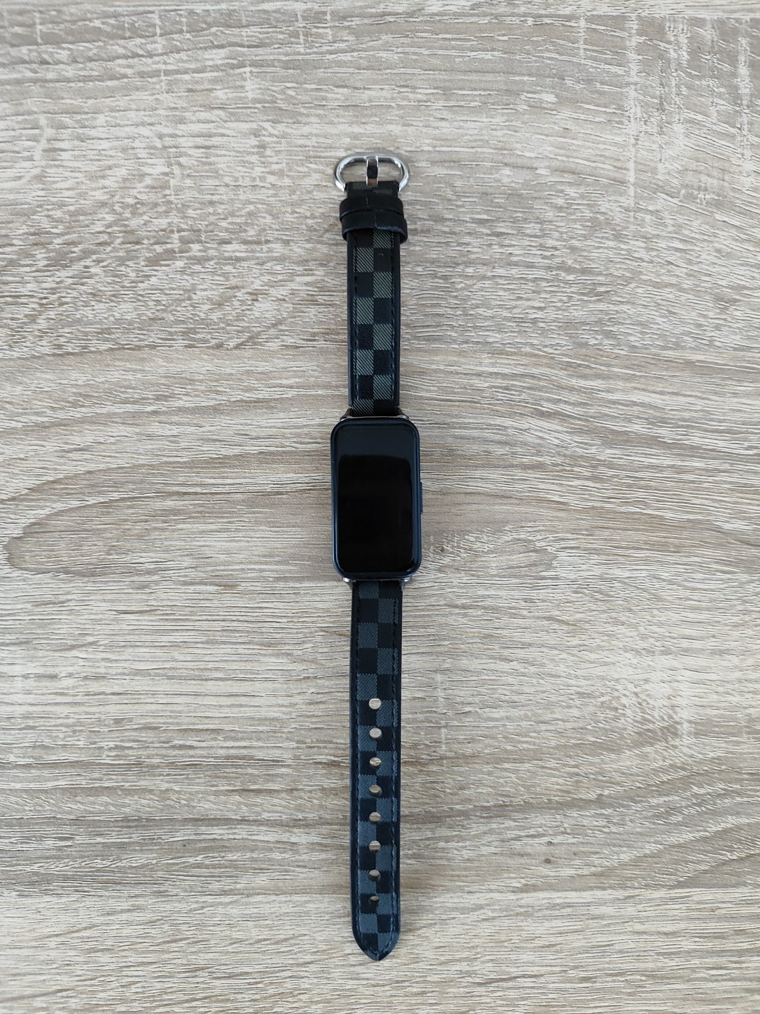 Huawei Band 8 - różowy / czarny