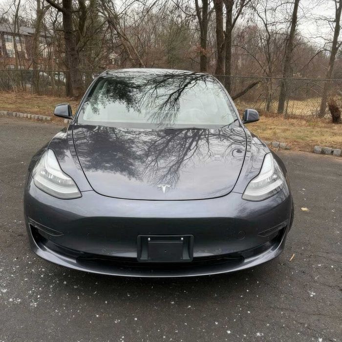 Tesla Model 3 Long Range      2022