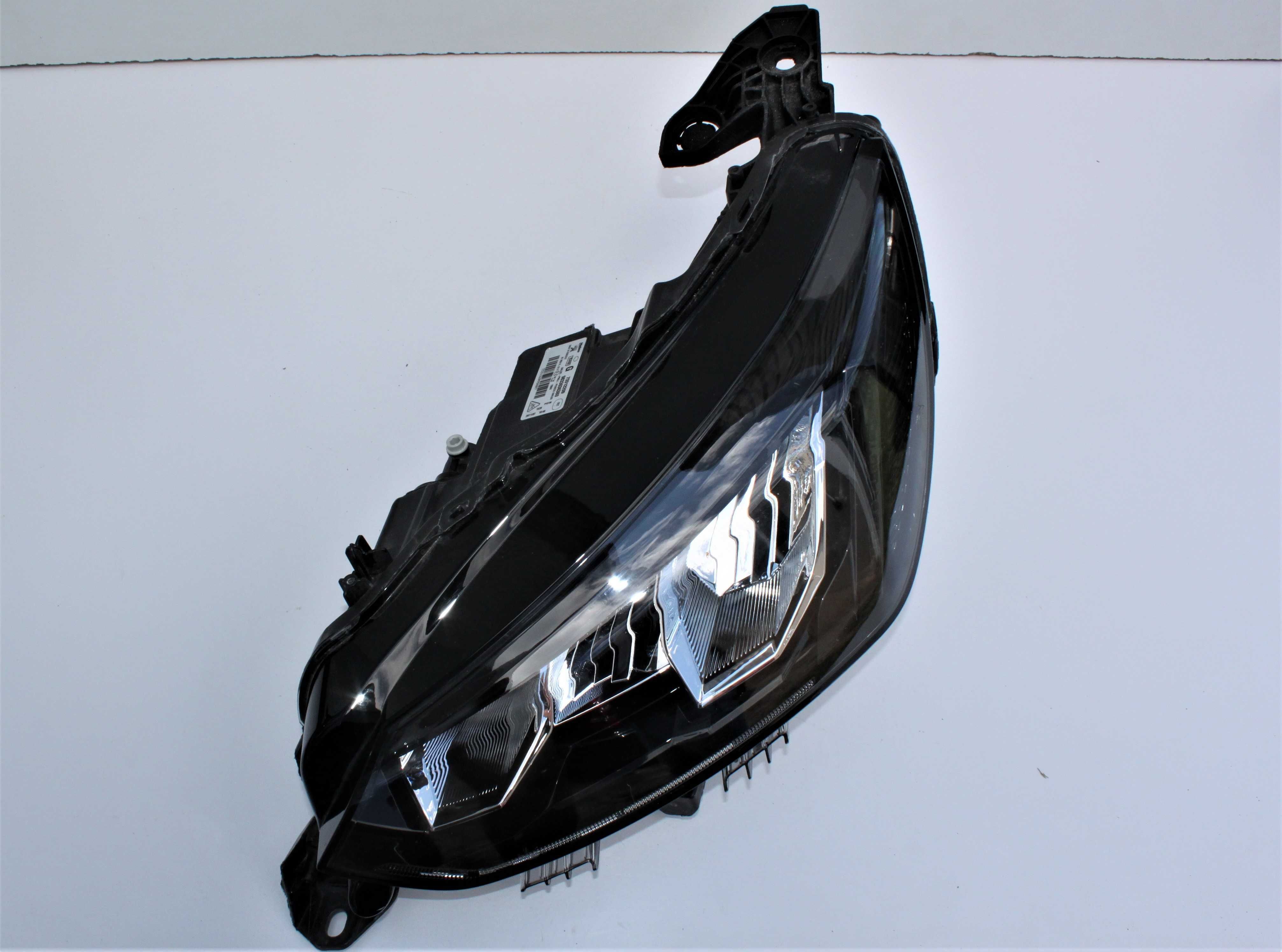 39.M.Lampa PEUGEOT 208 FULL LED   przód reflektor lewa