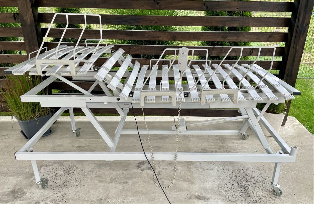 Медичне ліжко з електроприводом DUOMAT