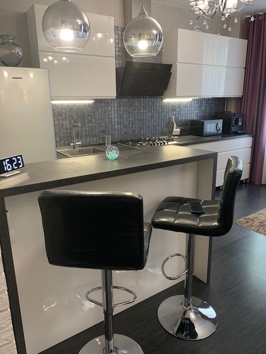 Аренда сучасноїї 2-х кімнатної квартири. Центр.