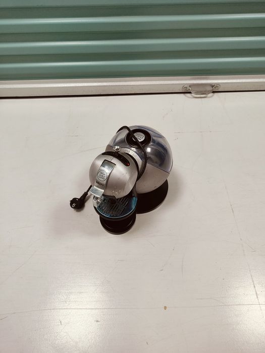 Maquina café Nescafé Dolce Gusto cinzenta metalicada