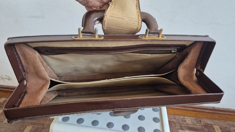 Pastas antigas/vintage em pele