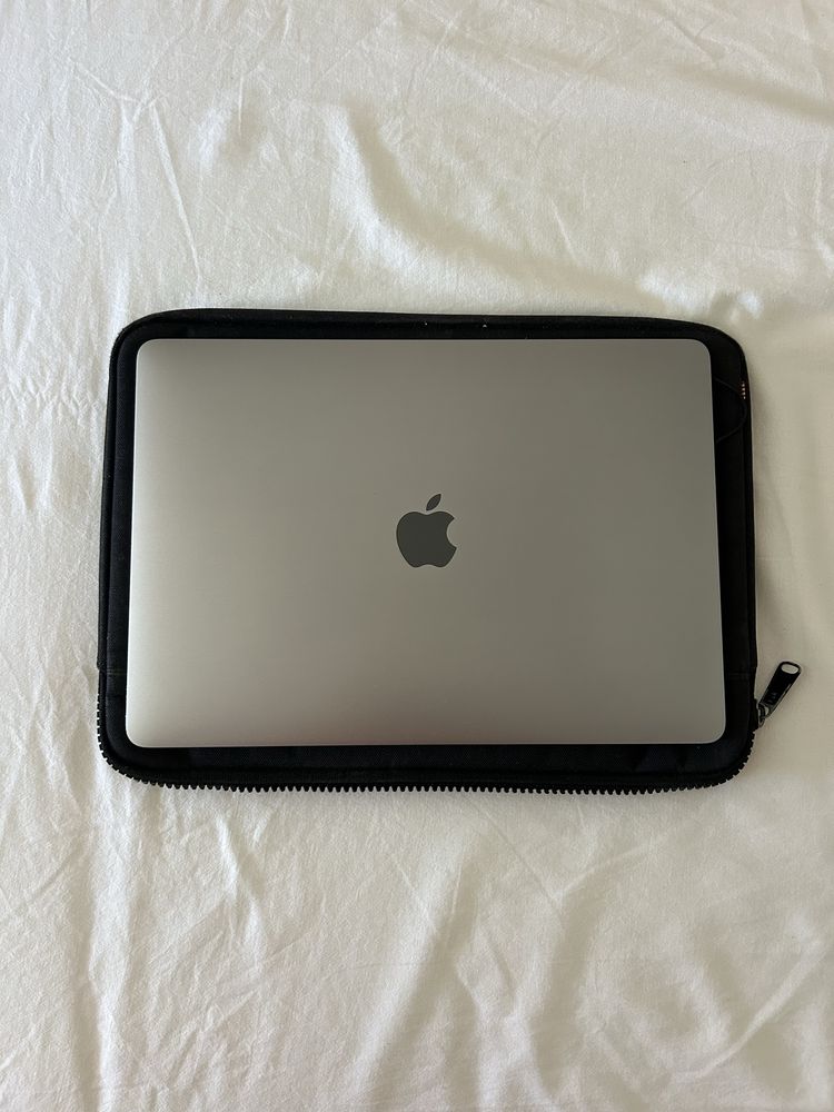 MacBook Air 2019 + Capa