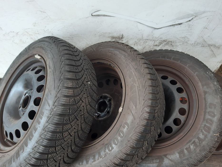 Zimowe koła Opel 195/65R15 Good Year Montaz