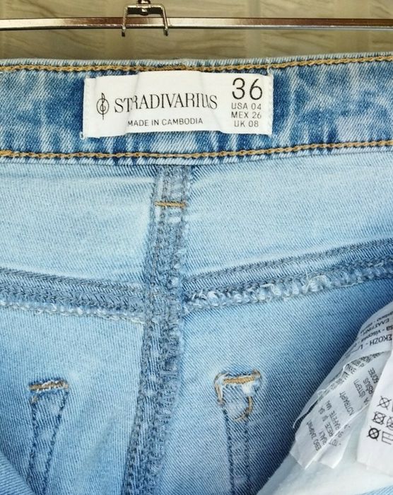 Calças de ganga á boca de sino