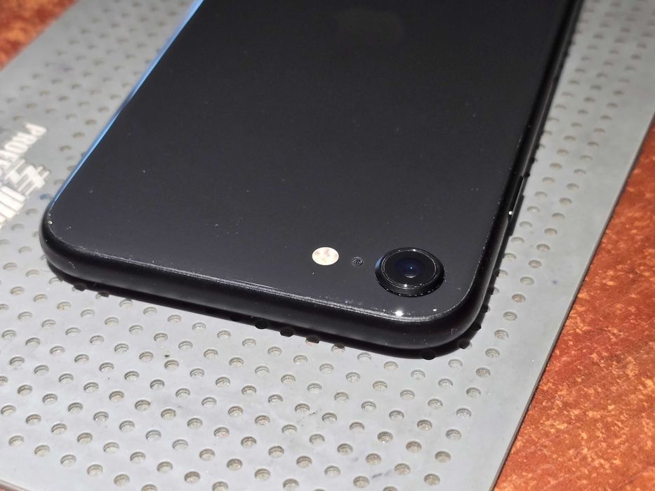 FV23% Używany - Apple iPhone SE 2020 64GB Czarny (4) - GSM Baranowo