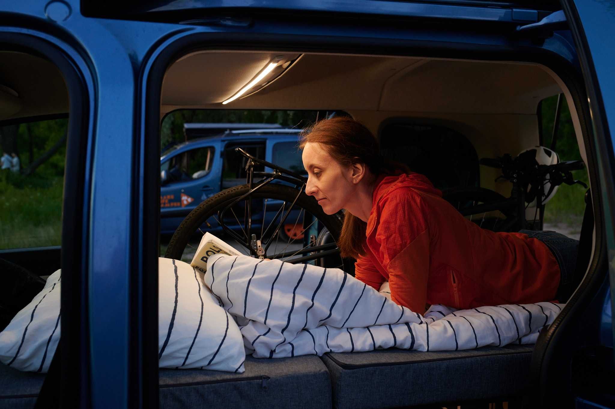 Camperbox do busa, minivana, kombivana i vana - łóżko, kuchenka, woda