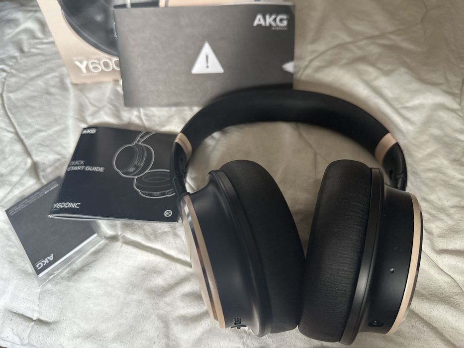 Słuchawki nauszne AKG Y600 NC beżowe - mało używane