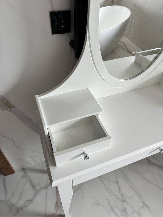 Toaletka biala meblik restyle simple white