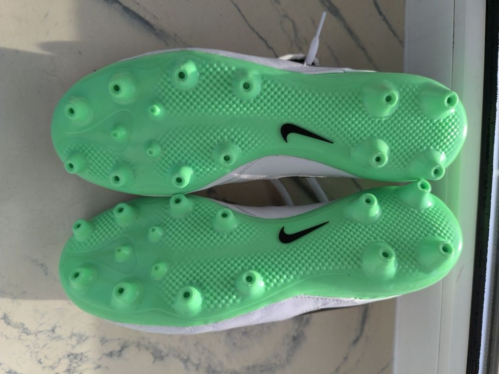 Nike Tiempo biało-zielone SKóRA naturalna 44,5, 28,5 cm