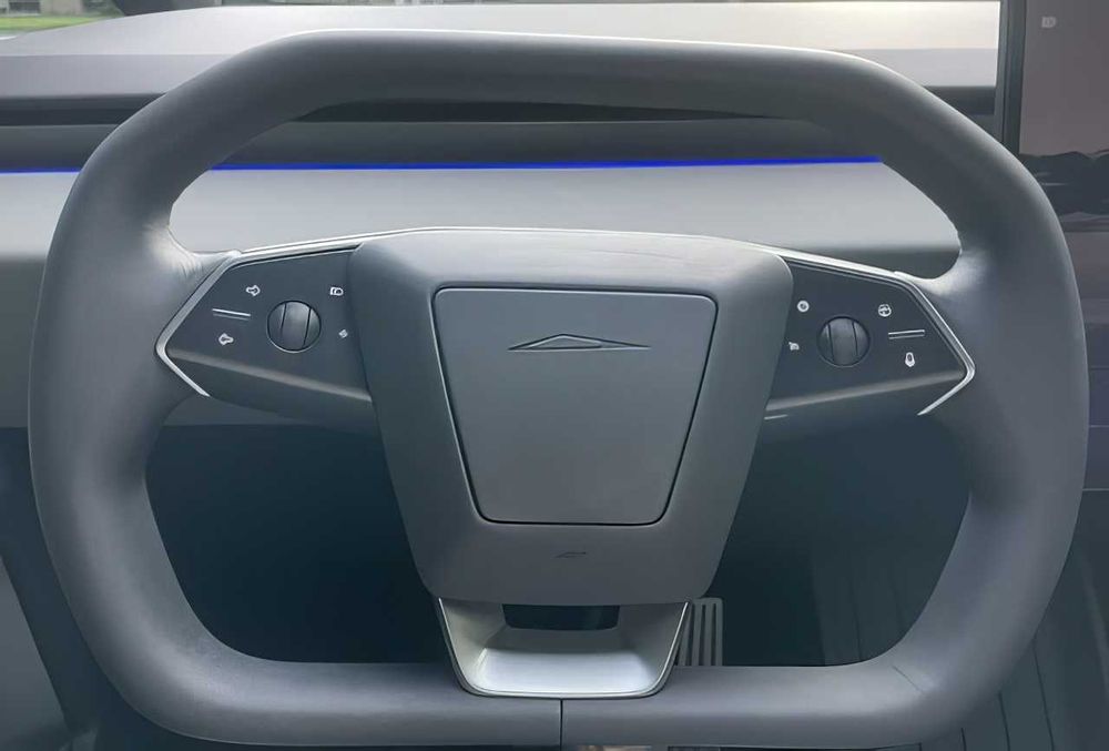 Tesla Cybertruck      2024
