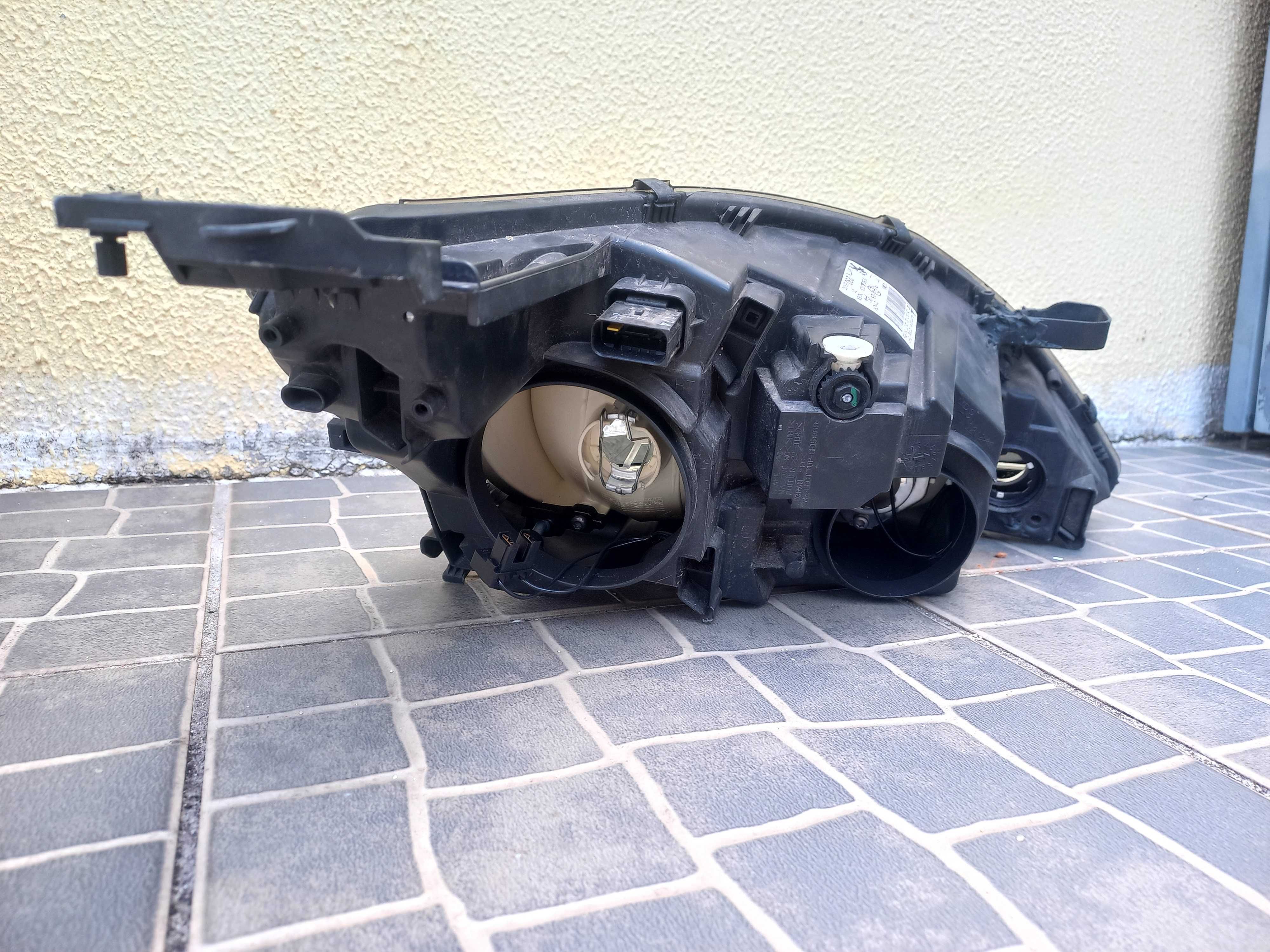 Farol Esq. Peugeot 308 II