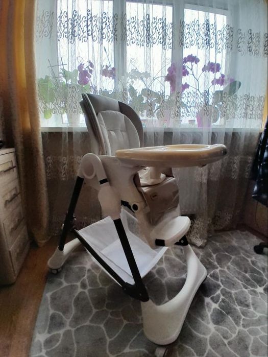 Стільчик для годування Carrello