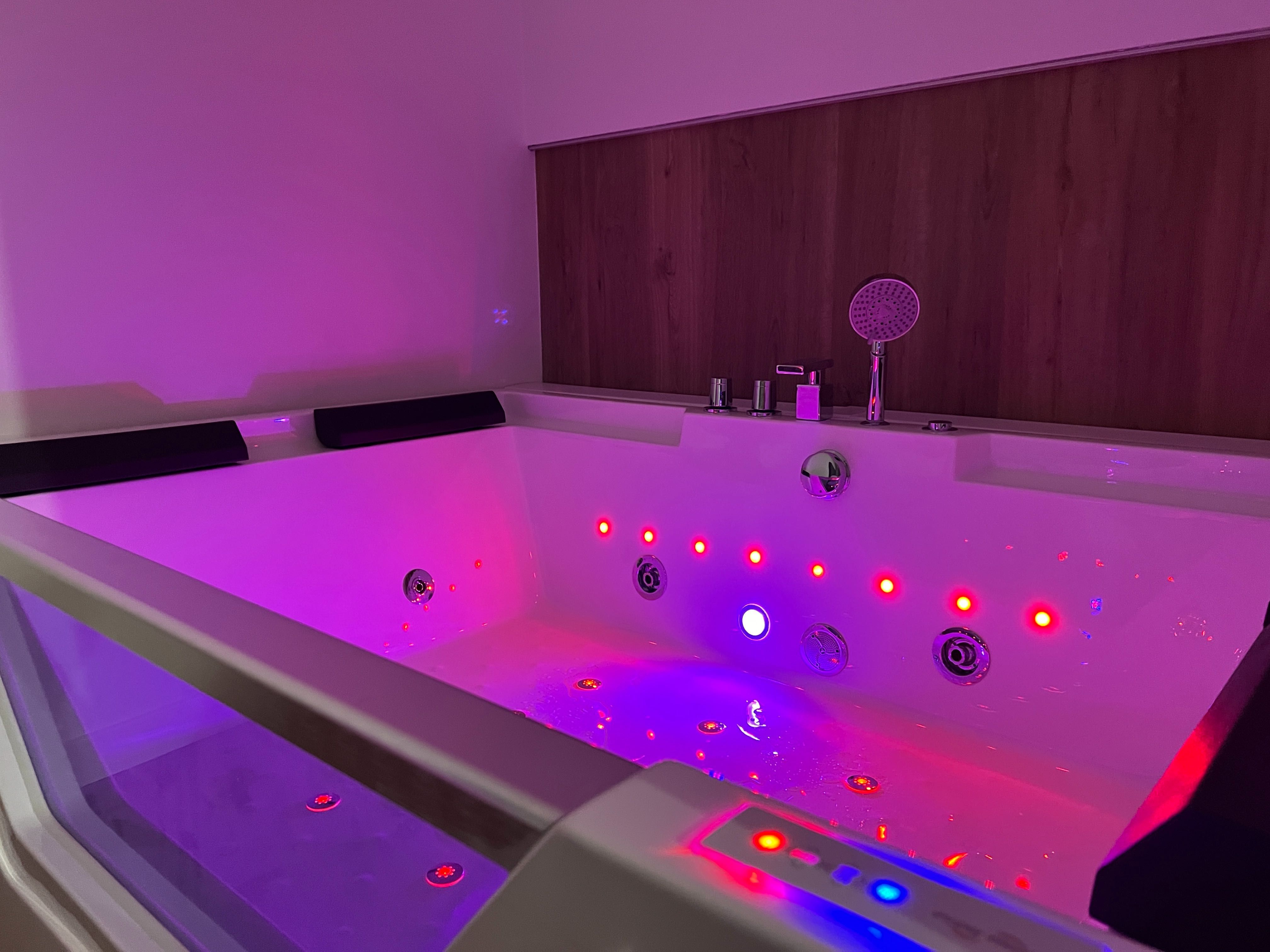 Apartament we Wrocławiu z prywatnym jacuzzi i dużym łóżkiem doby M35